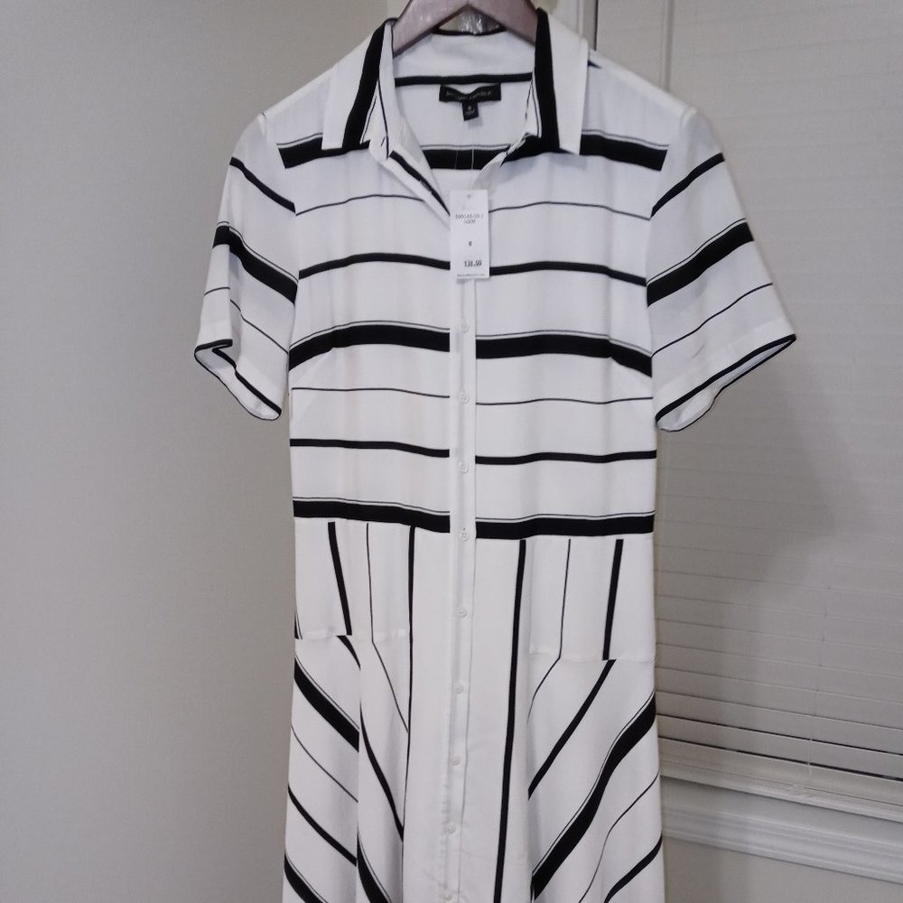 NWT White and Black Line Design Banana Republic Dress